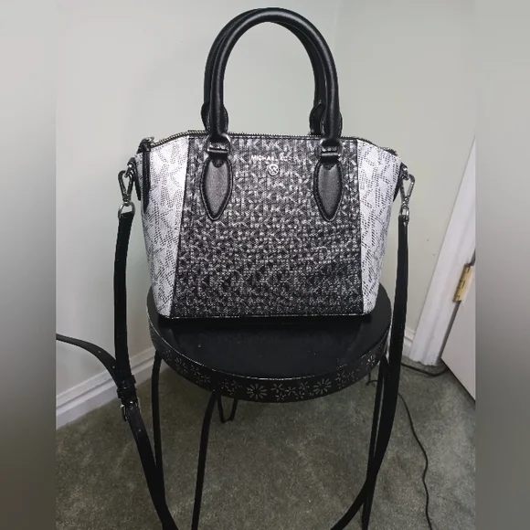 Michael Kors Sienna Medium Two-Tone GraphicLogo Messenger Bag - Picture 7 of 8